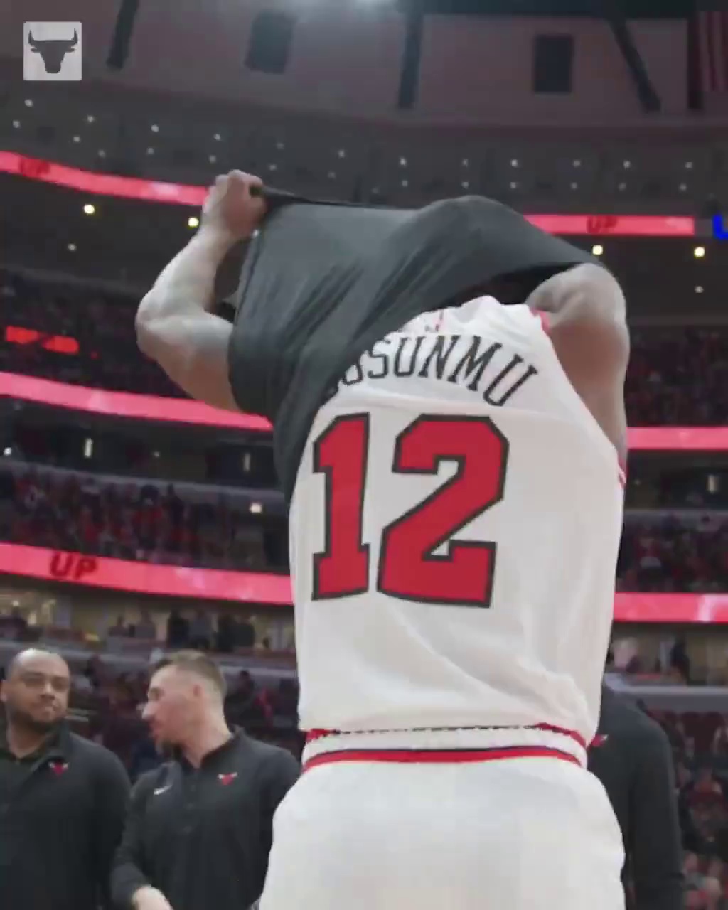 关键时刻芝加哥公牛调整名单以备中超斯图加特外线爆发备战德甲，这操作让人直呼：集结日上海海港备战欧冠的简单介绍