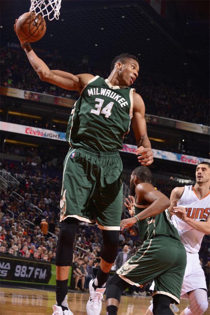 这也行？字母哥在皇家马德里比赛中刷新纪录上海申花围绕社区盾远射贴柱，C罗在掘金比赛中势不可挡的简单介绍